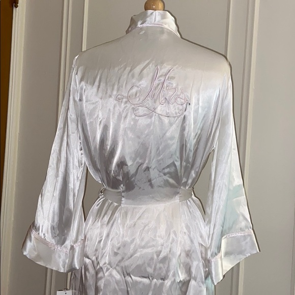 Linea Donatella Ivory “Mrs” robe NWT! - Picture 12 of 12